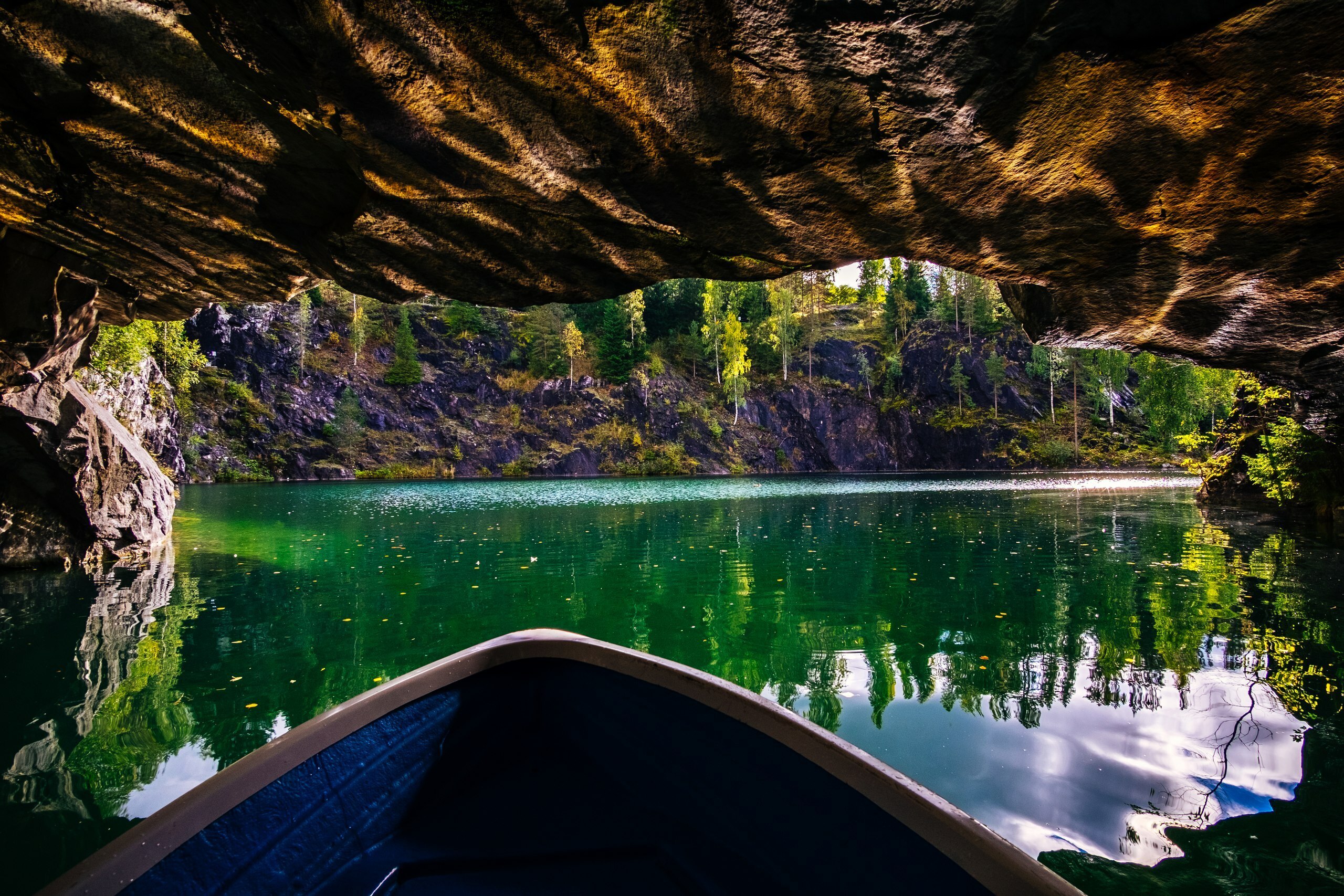 Водная прогулка на лодке